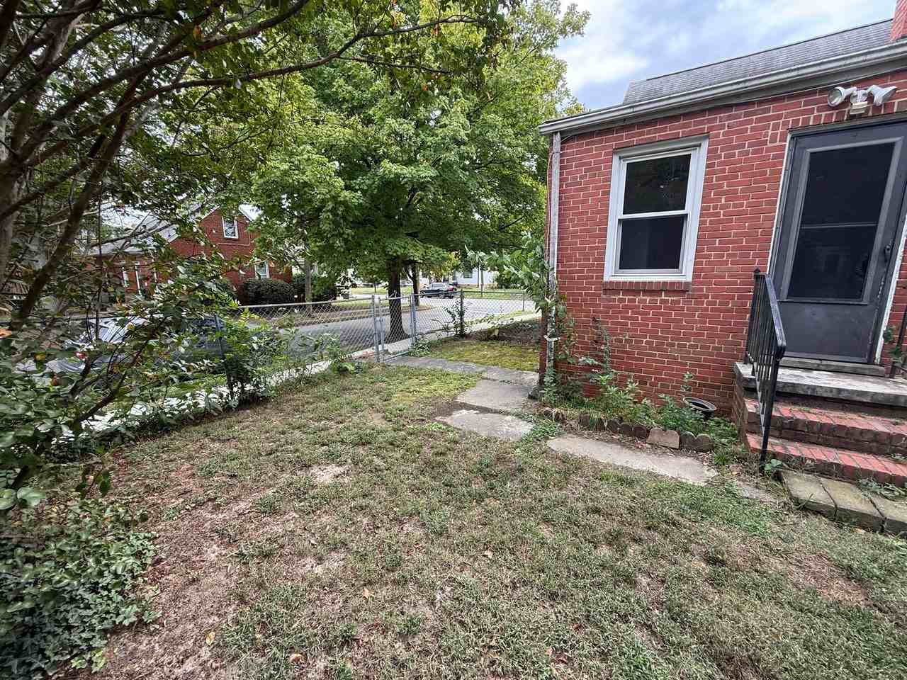 1312 Williamsburg Rd - Photo 4 of 18
