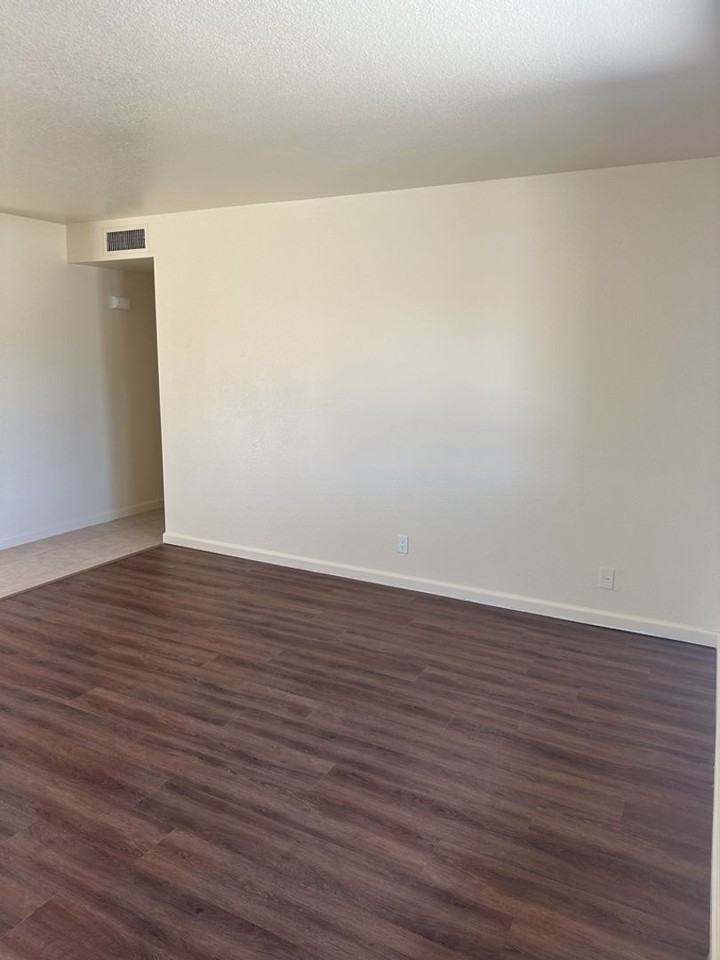 219 Jade Ln - Photo 4 of 27