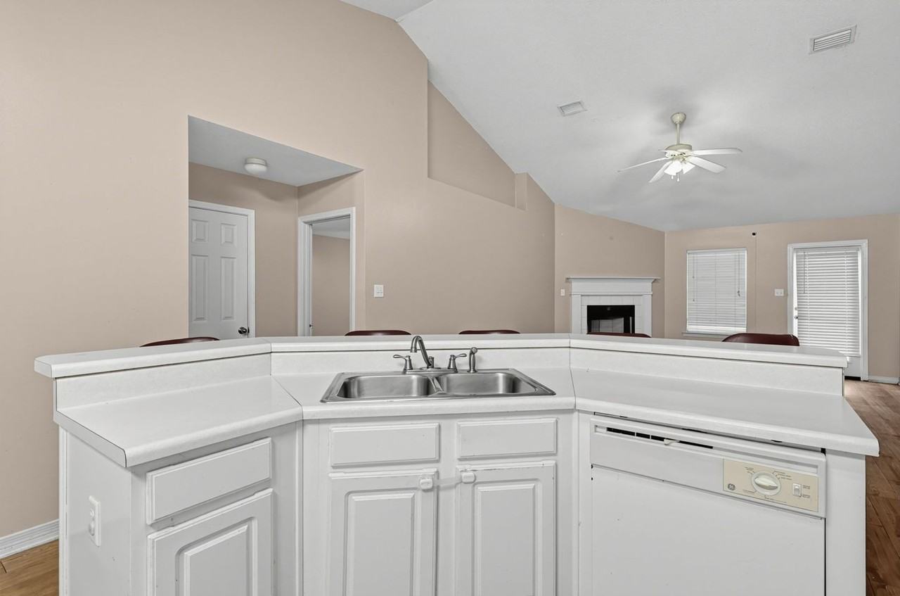1387 Hunters Ridge Dr W - Photo 3 of 31