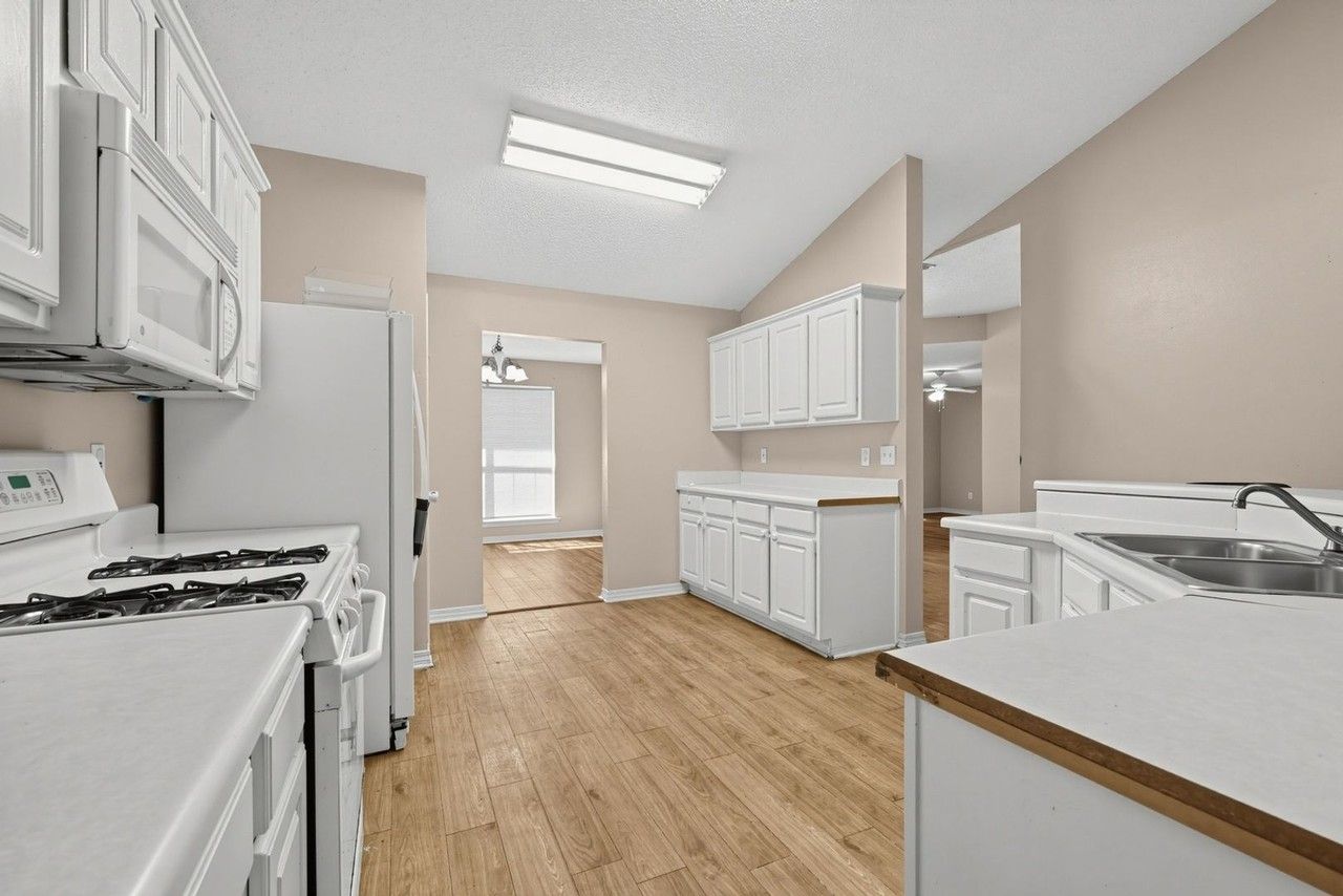 1387 Hunters Ridge Dr W - Photo 4 of 31