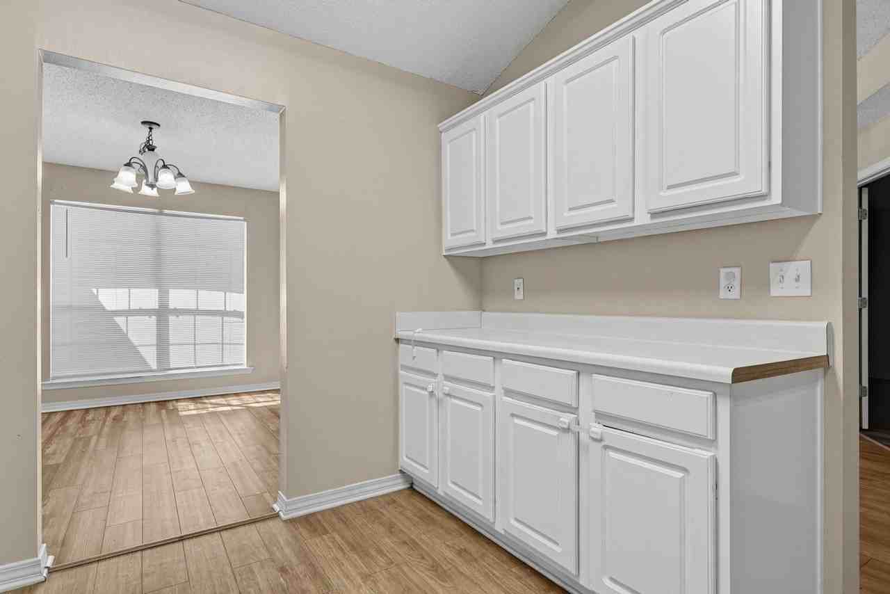 1387 Hunters Ridge Dr W - Photo 5 of 31