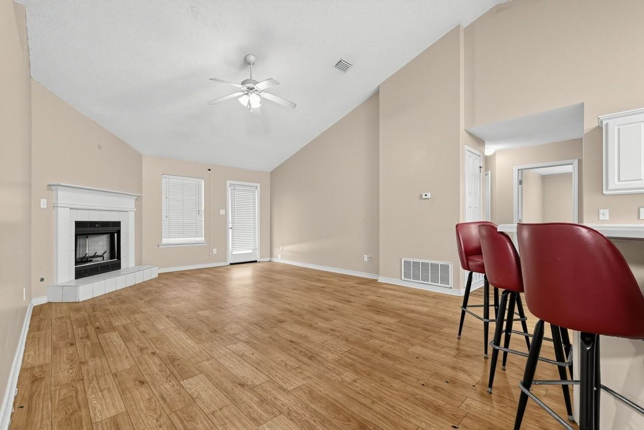 1387 Hunters Ridge Dr W - Photo 7 of 31