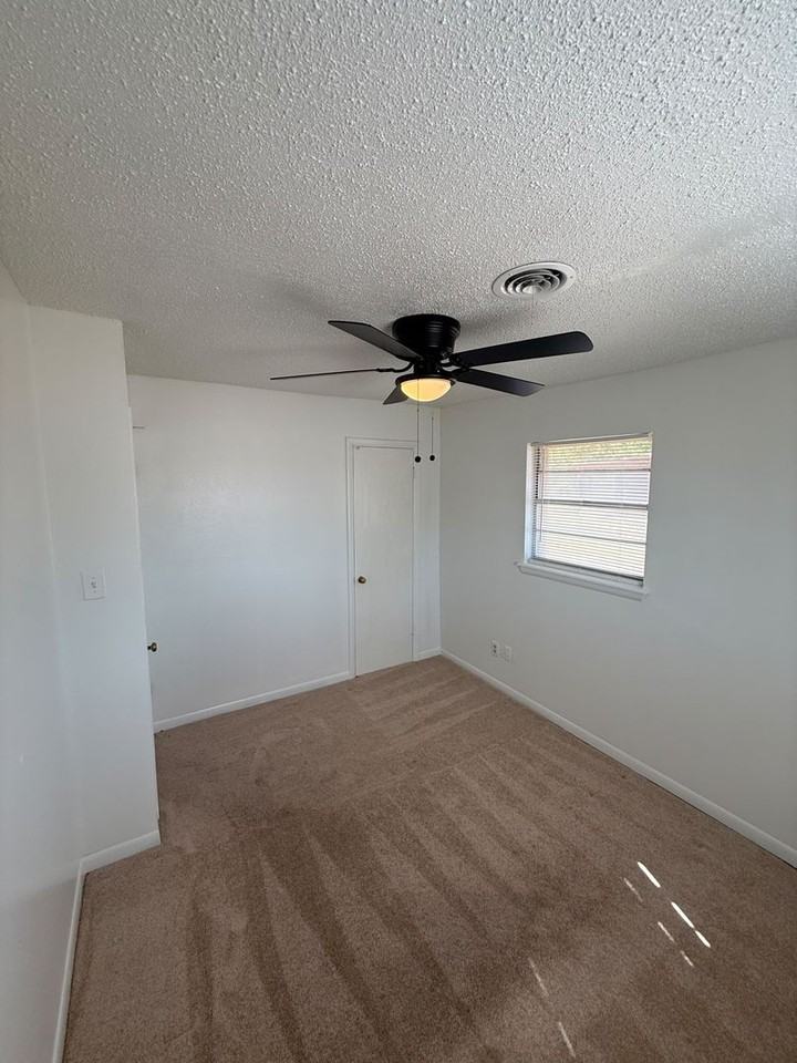 621 Sw Arbuckle Ave - Photo 5 of 18