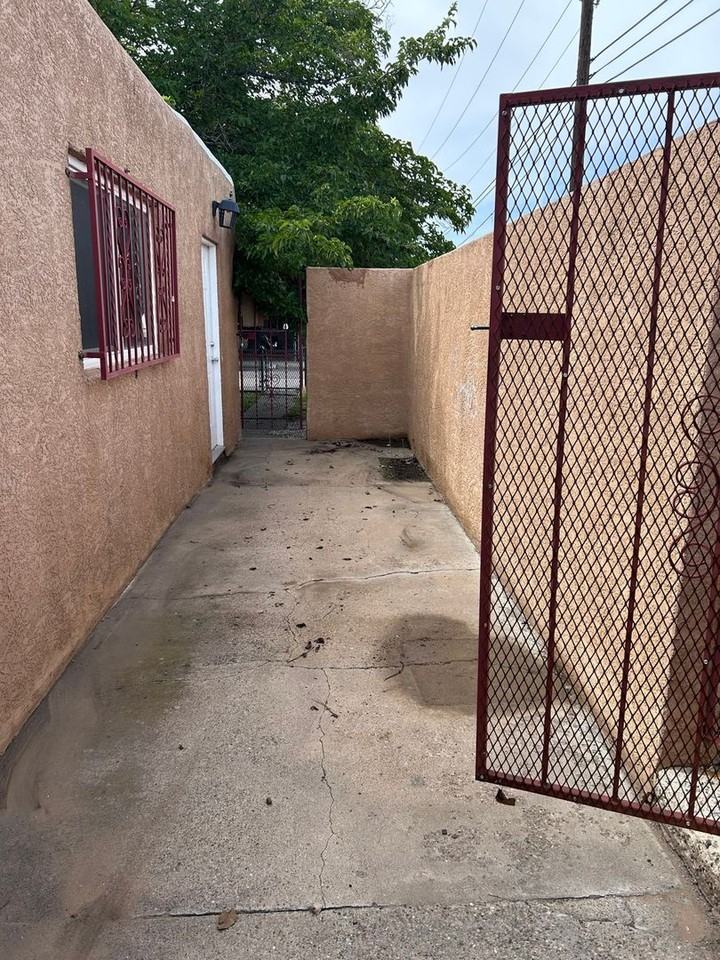 2534 Cagua Dr Ne - Photo 3 of 21