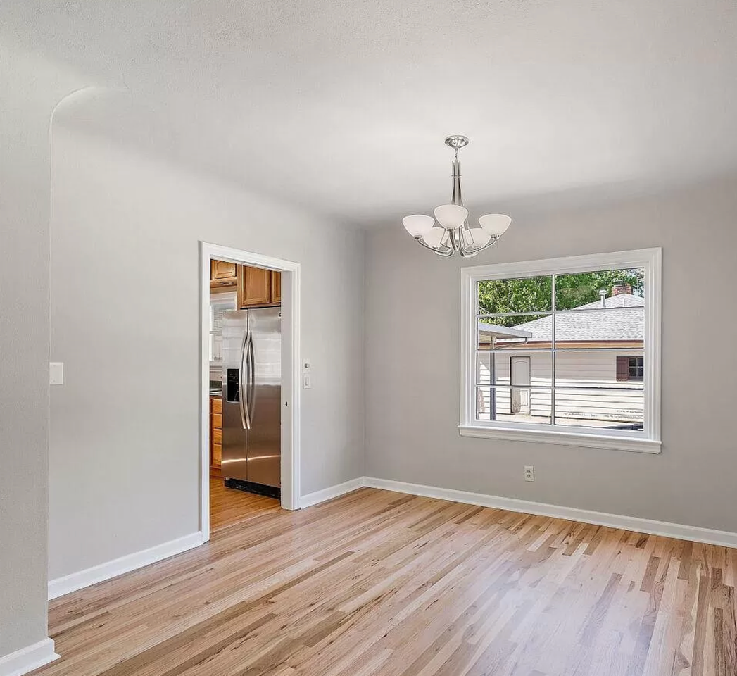 1103 S Johnson St - Photo 4 of 17