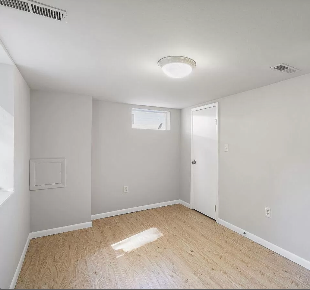1103 S Johnson St - Photo 6 of 17