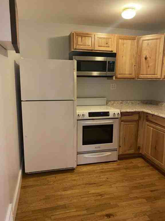 4270 Lake St - Photo 4 of 11