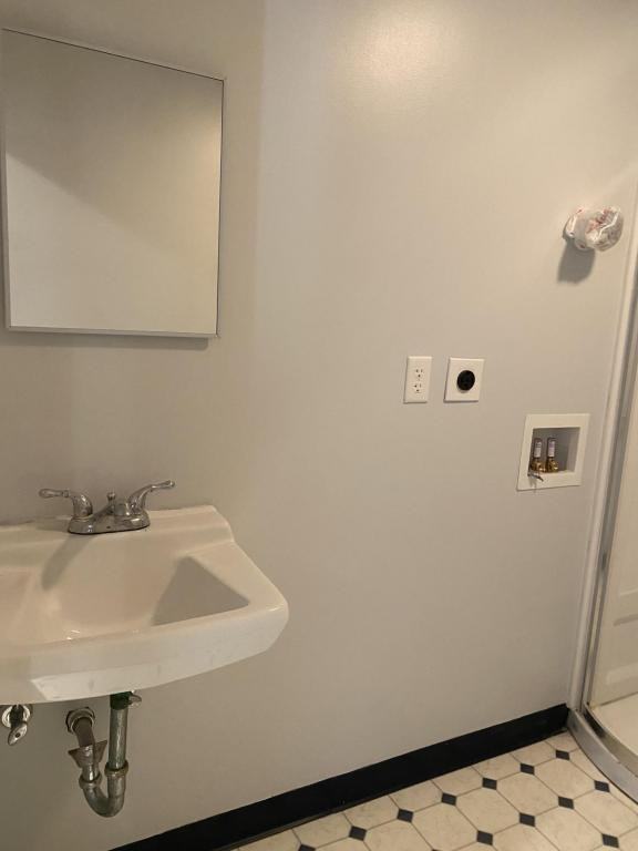 4270 Lake St - Photo 5 of 11