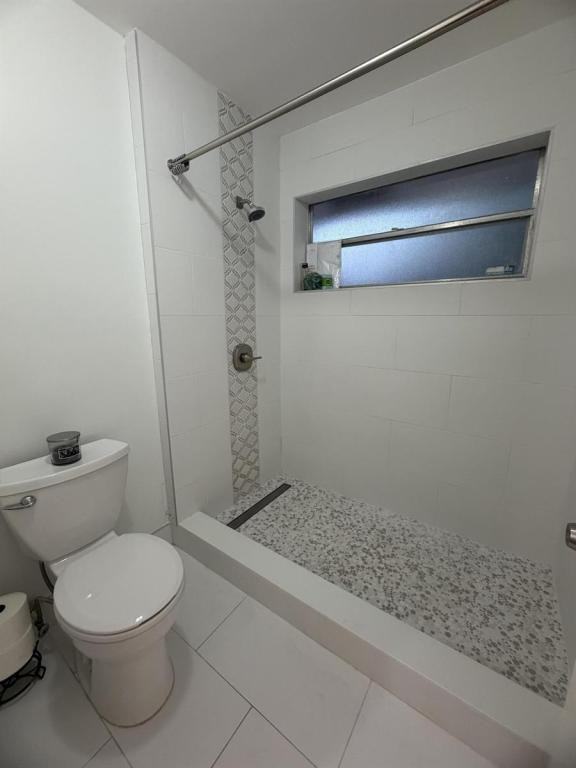 8953 Nw 23rd St - Photo 7 of 11