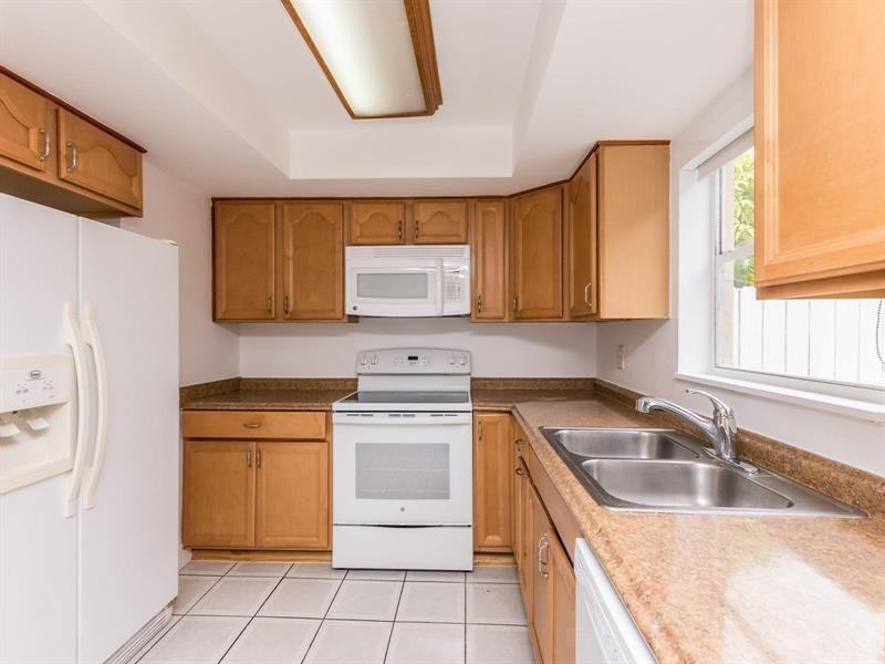 7918 Kimberly Blvd - Photo 3 of 9