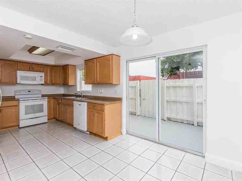 7918 Kimberly Blvd - Photo 4 of 9
