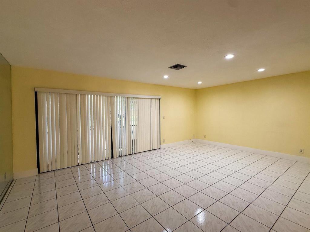4567 Nw 90th Ave ##0 - Photo 4 of 10