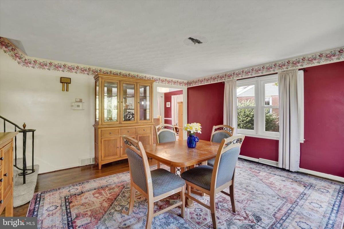 3310 Edenbridge Rd - Photo 2 of 21