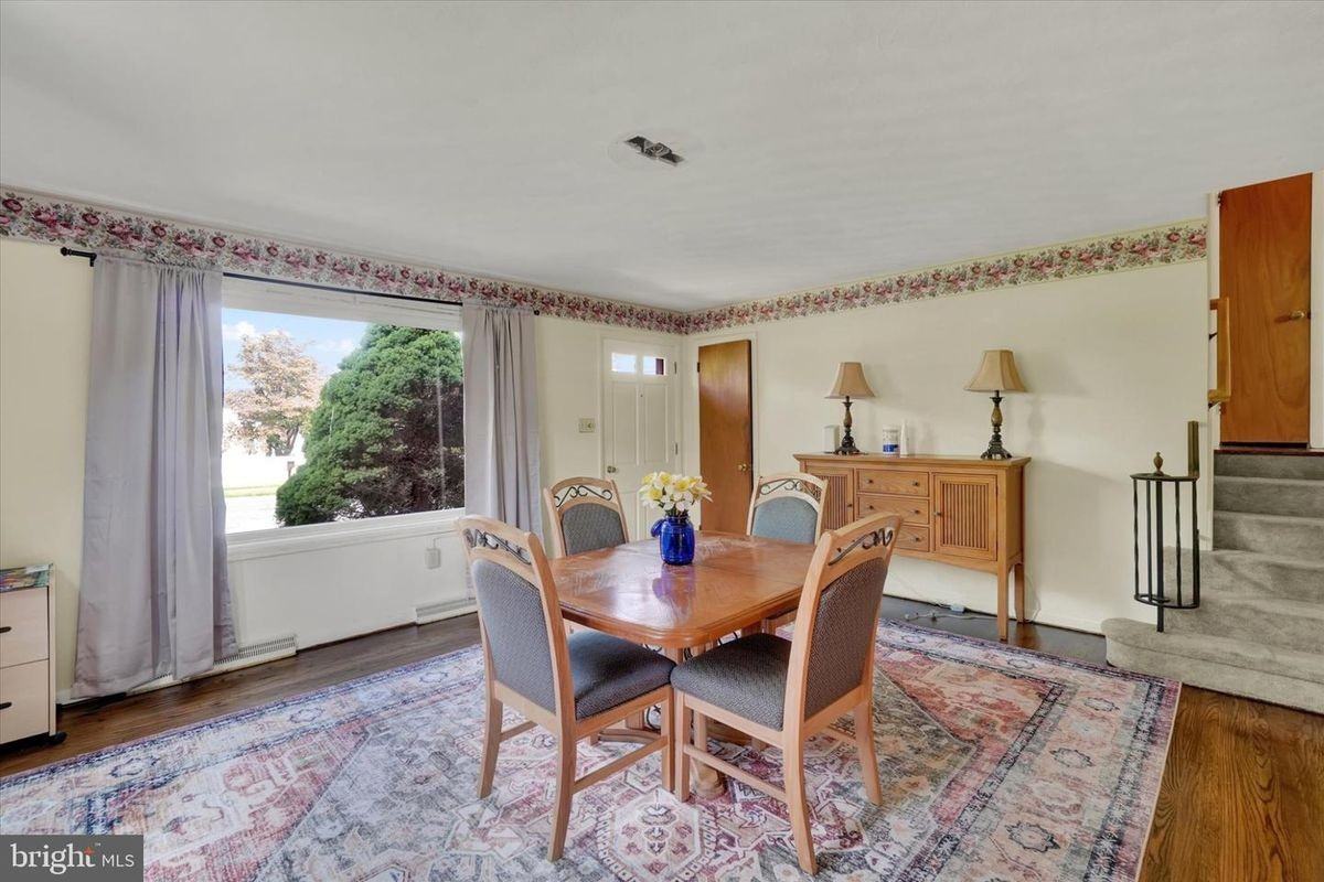 3310 Edenbridge Rd - Photo 3 of 21