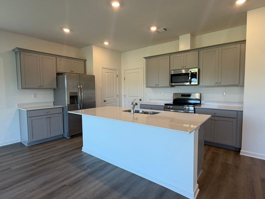 106 Cloverdale Dr - Photo 4 of 19