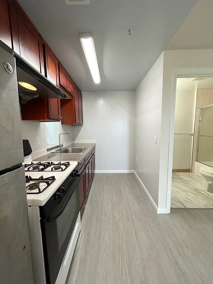 88 Alexander Ave #11 - Photo 5 of 11