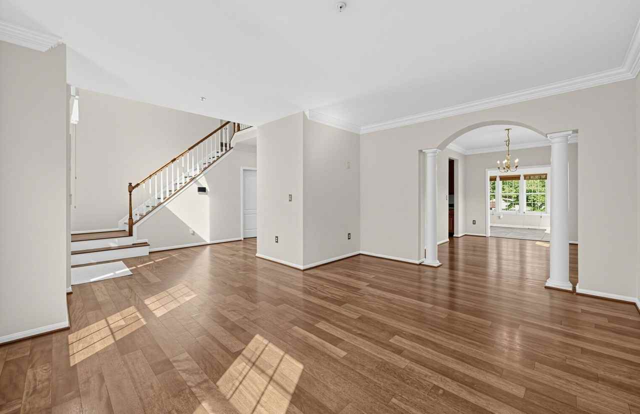 12014 Crestwood Ave S - Photo 4 of 23