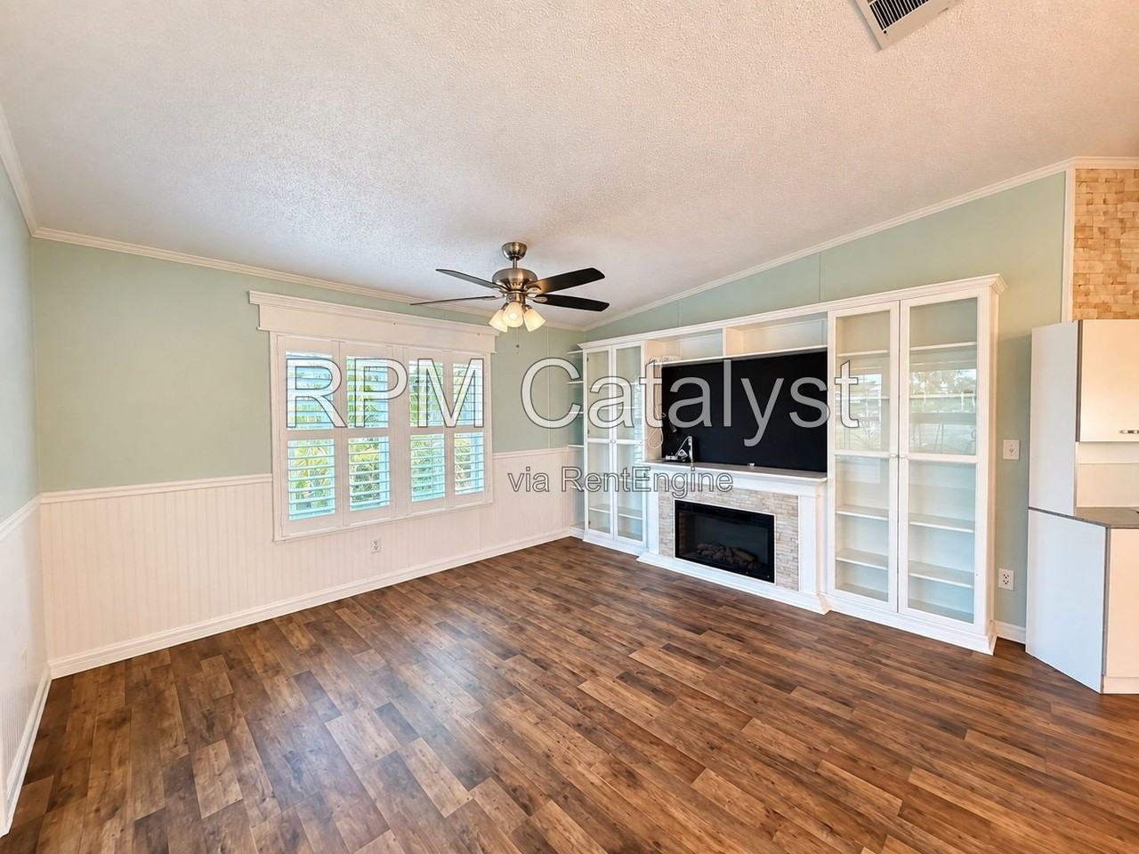 116 Dolphin Dr S - Photo 2 of 20