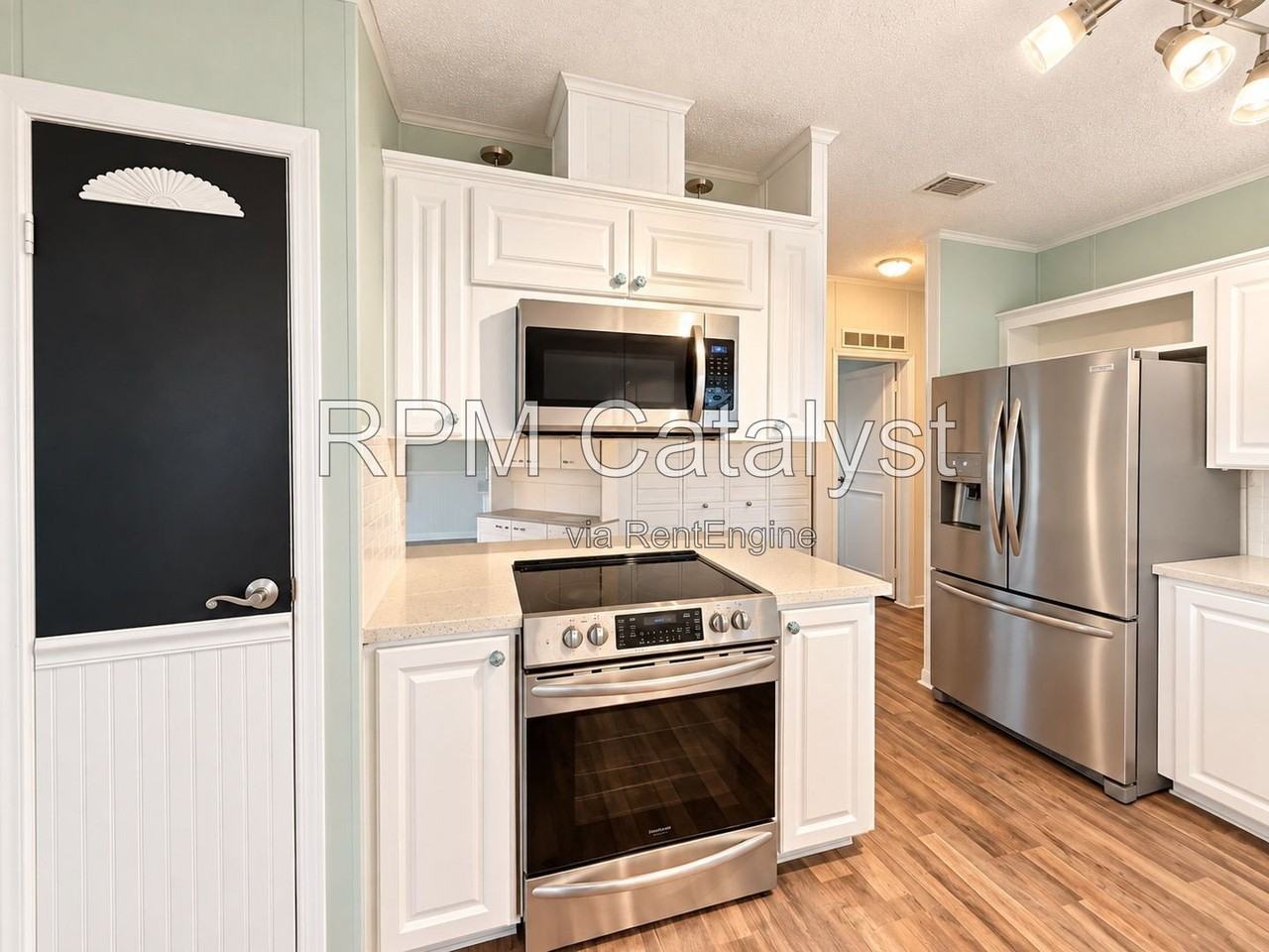 116 Dolphin Dr S - Photo 4 of 20