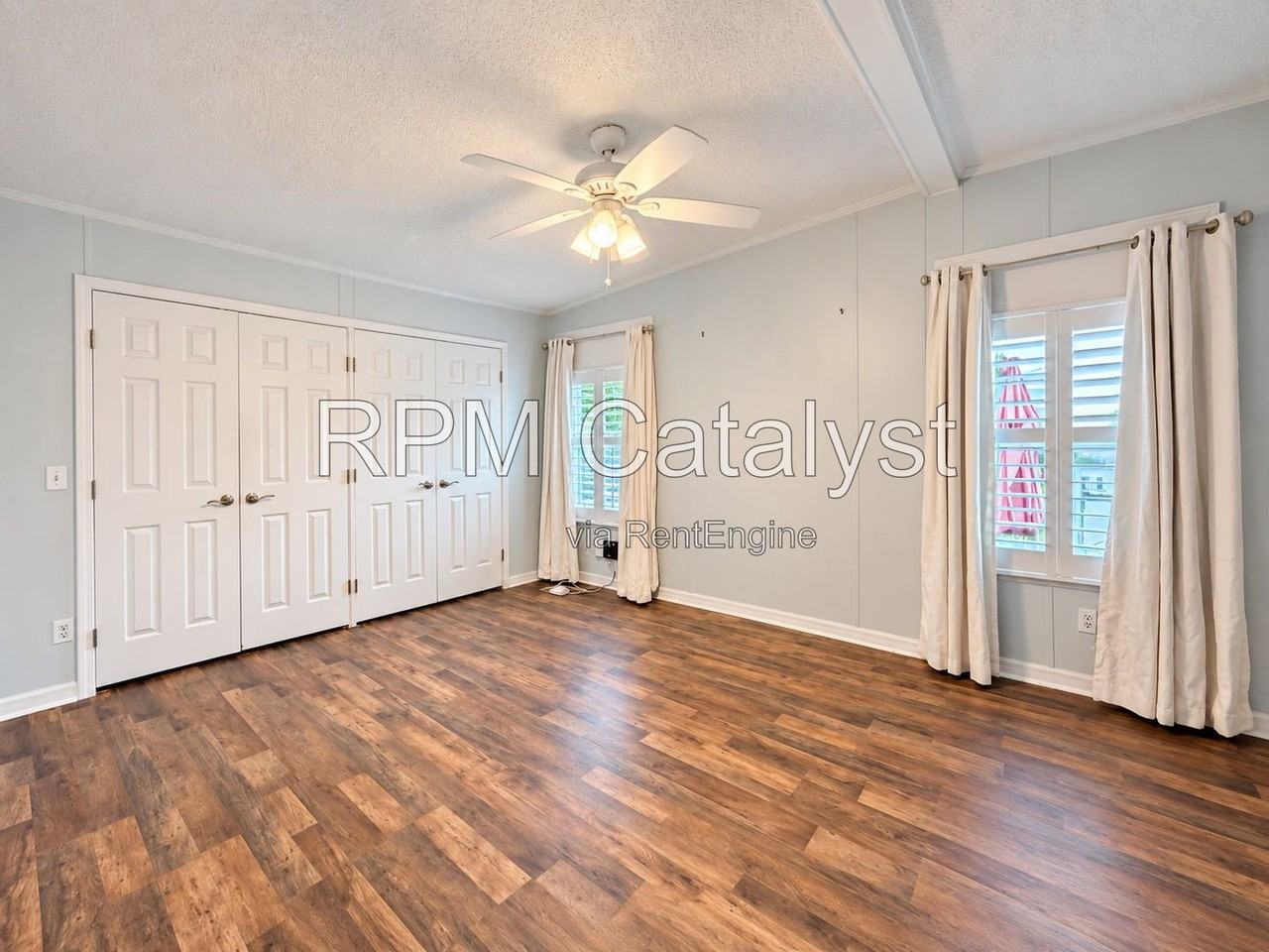 116 Dolphin Dr S - Photo 6 of 20
