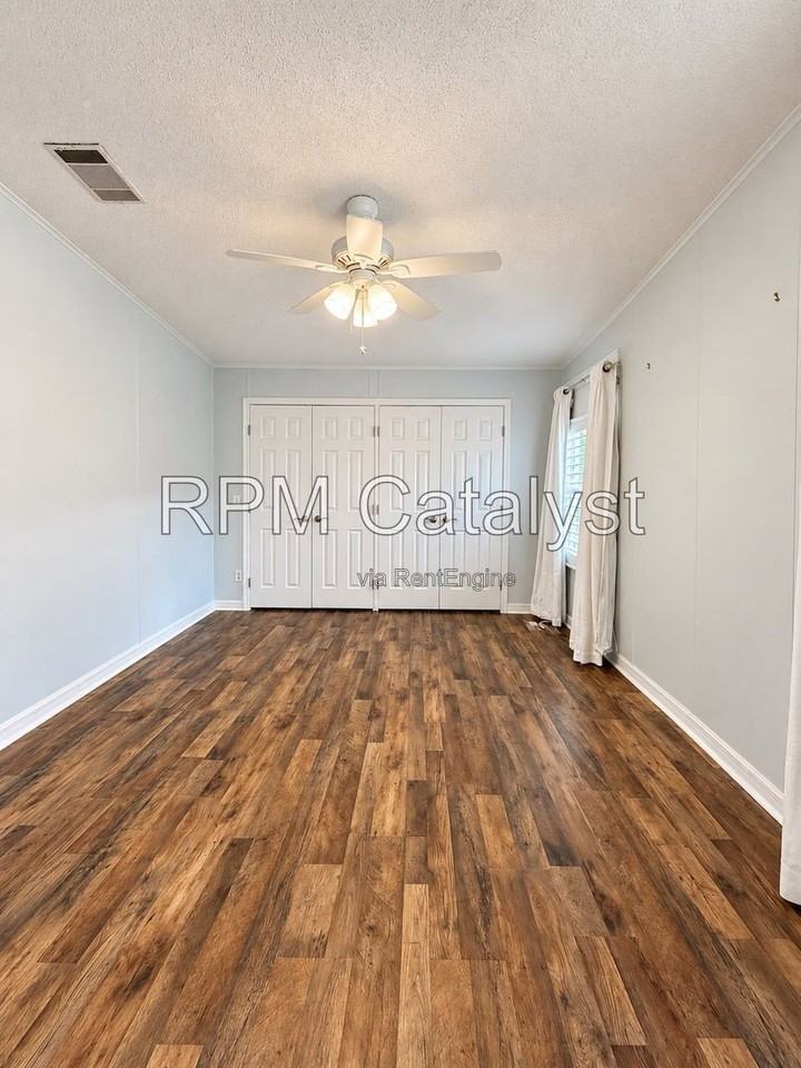 116 Dolphin Dr S - Photo 7 of 20