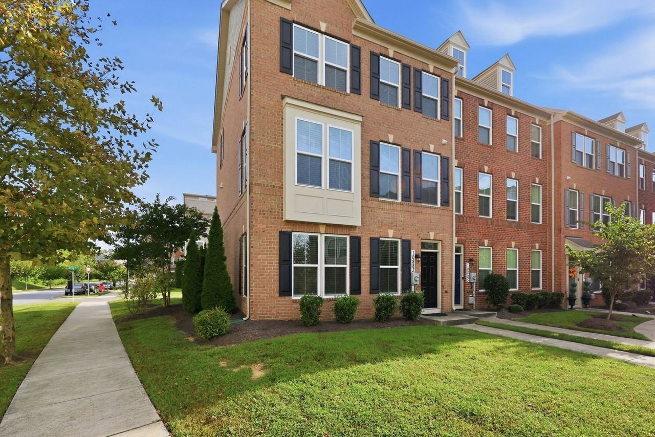10883 Eton Aly - Photo 2 of 24