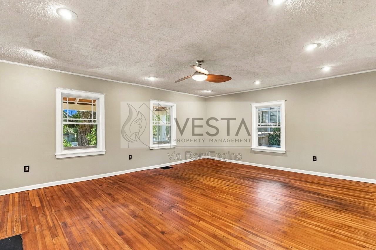 51 Furman Ave - Photo 5 of 30