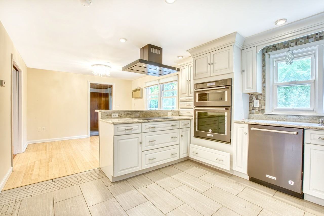 1040 Mountain Rd - Photo 5 of 30