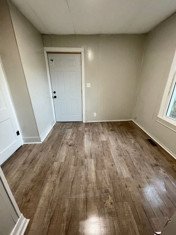 320 S Ash St - Photo 2 of 9
