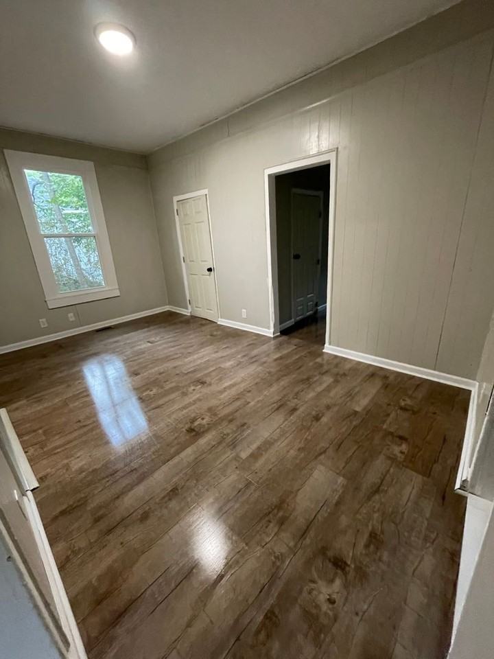 320 S Ash St - Photo 3 of 9