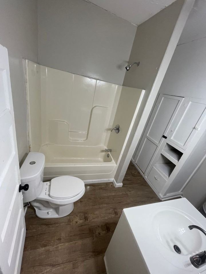 320 S Ash St - Photo 7 of 9