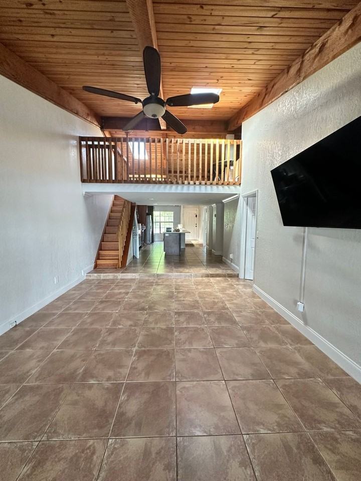 1910 Seagrape Ave - Photo 7 of 11