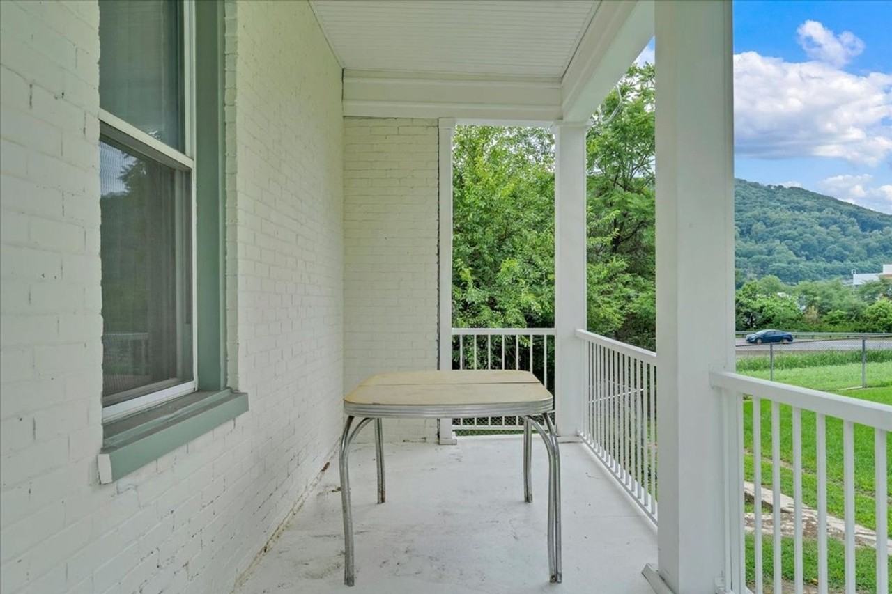 1338 Clarke Ave Sw - Photo 4 of 37