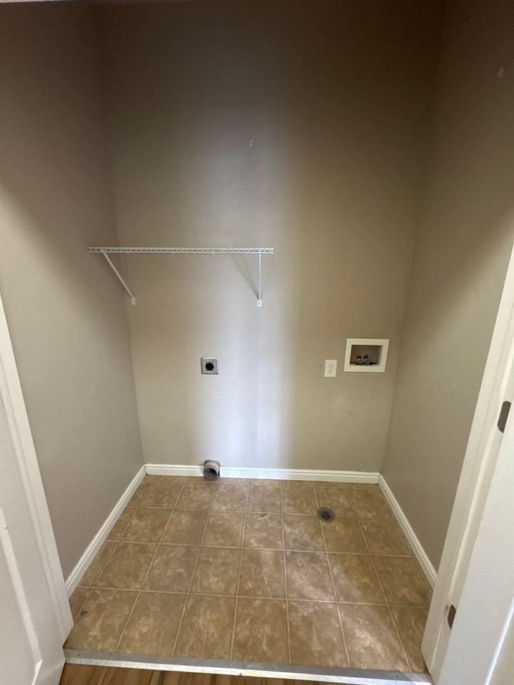 1562 W 300 S - Photo 7 of 17