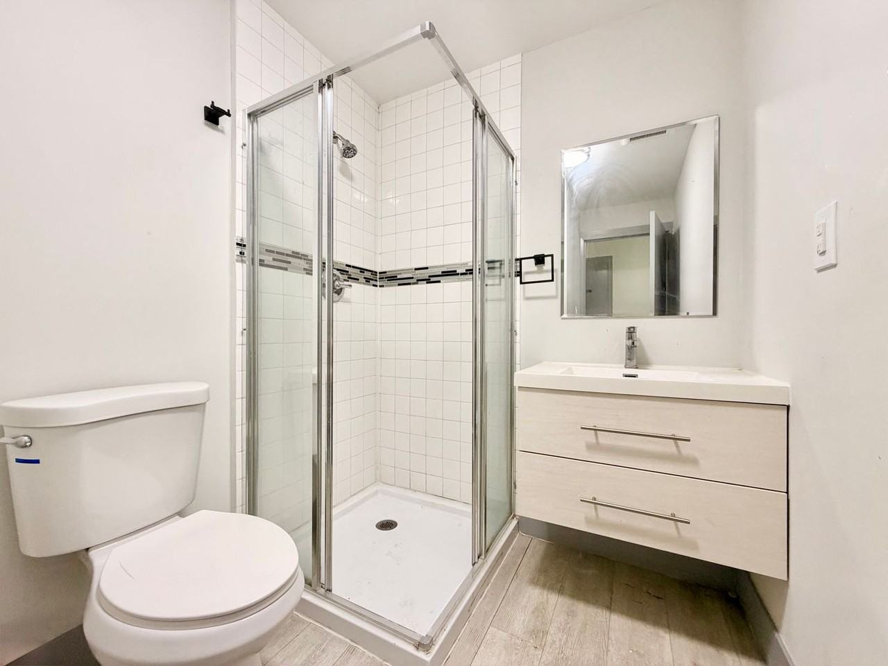 329 Ne 172nd St - Photo 4 of 8