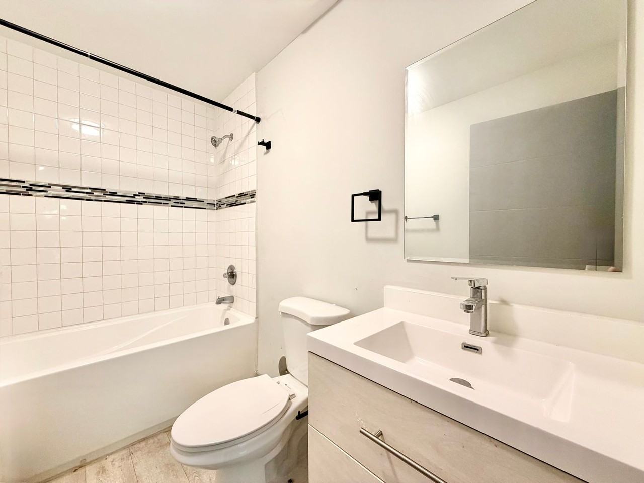 329 Ne 172nd St - Photo 6 of 8