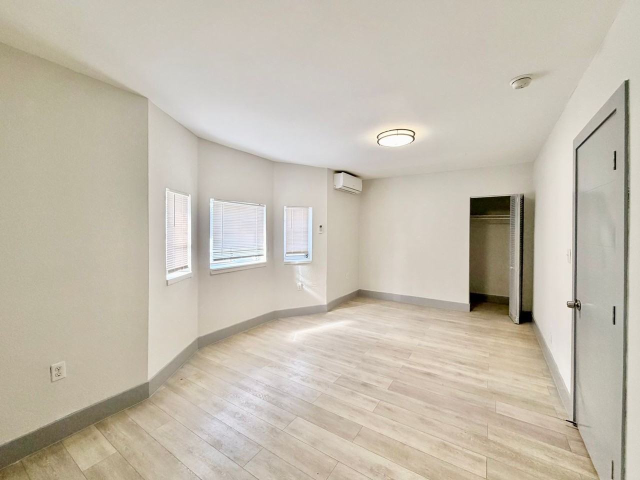 7527 Nw 2nd Ct - Photo 6 of 8