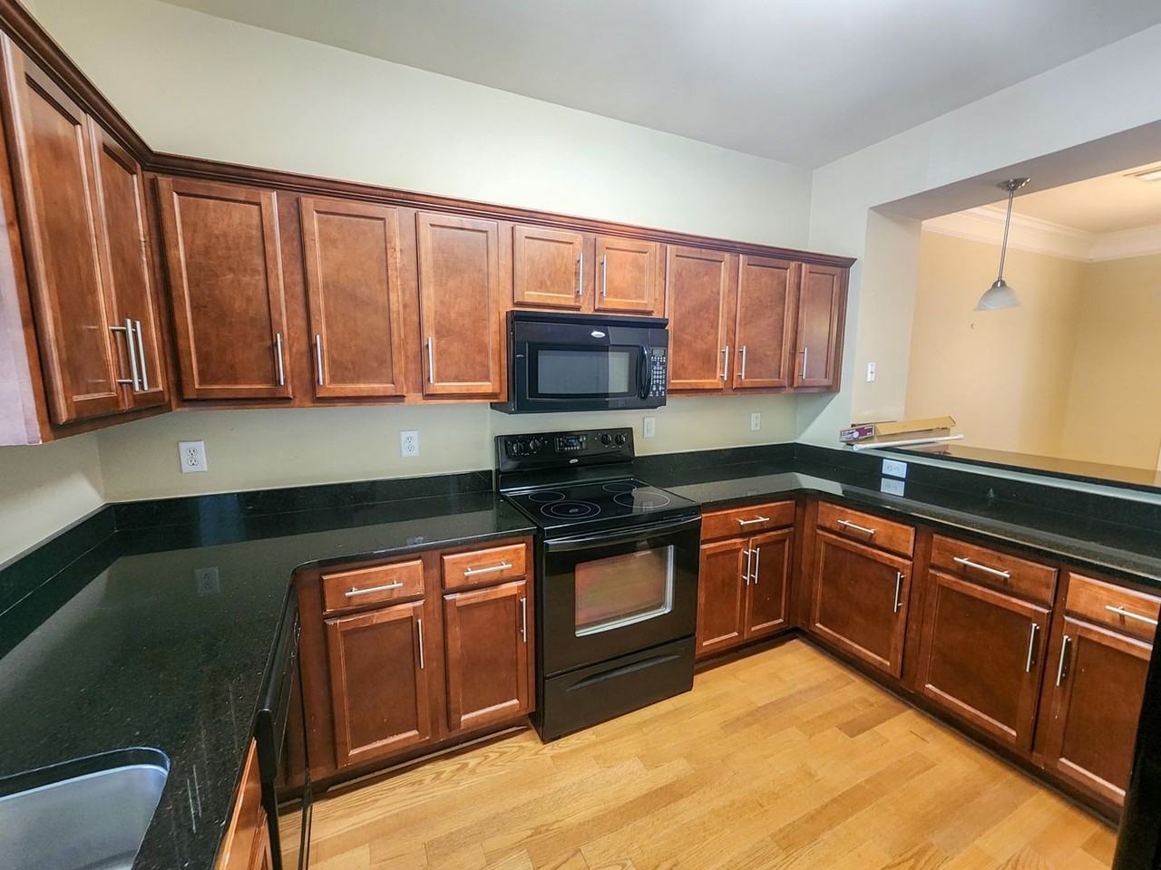 829 Bradford Ave - Photo 3 of 24