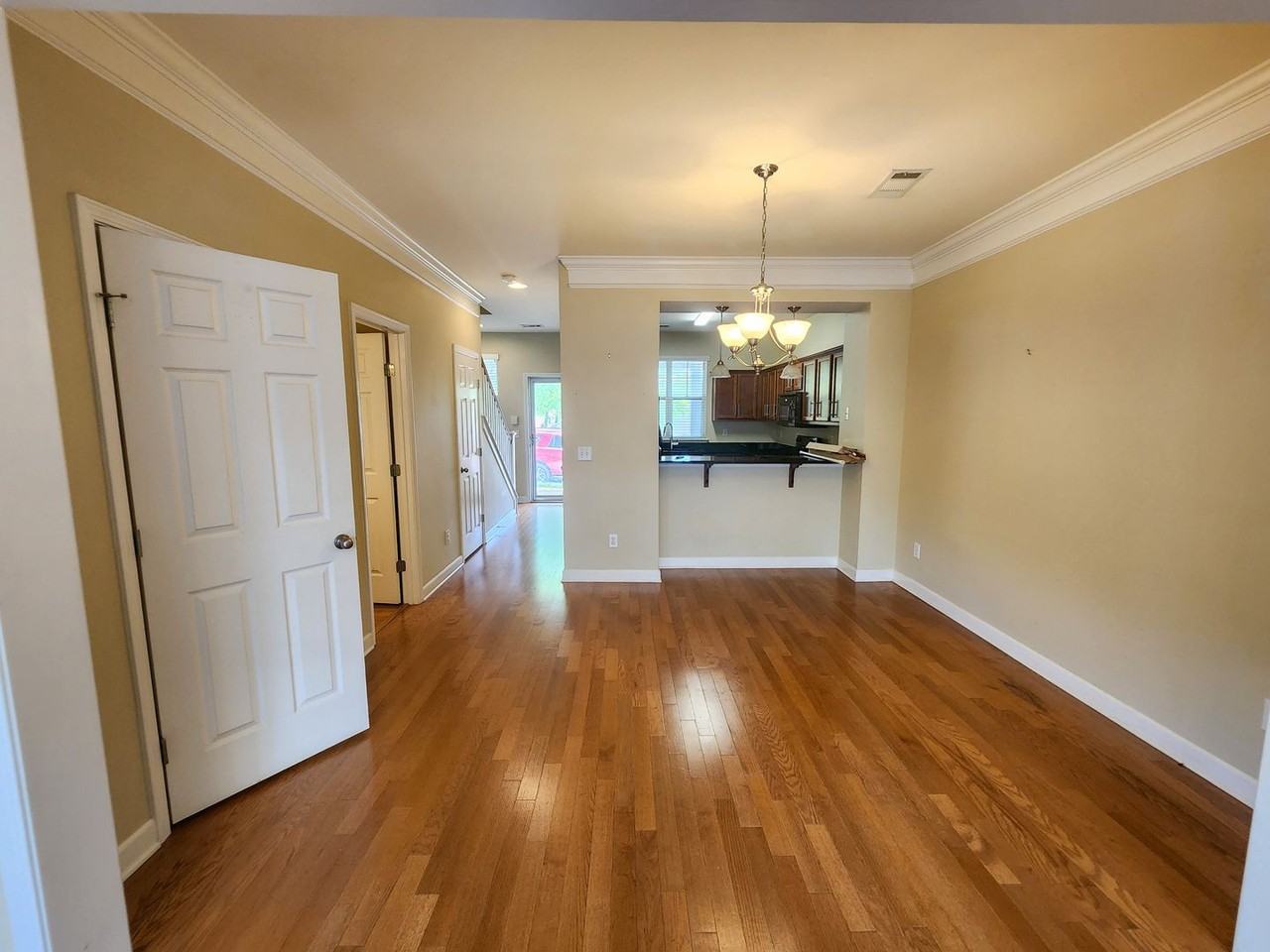 829 Bradford Ave - Photo 6 of 24
