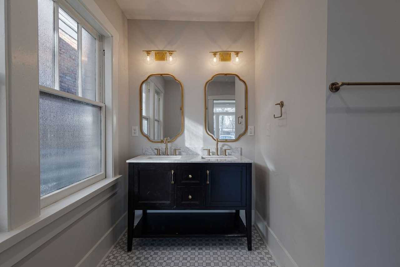 2025 Benjamin St - Photo 7 of 23