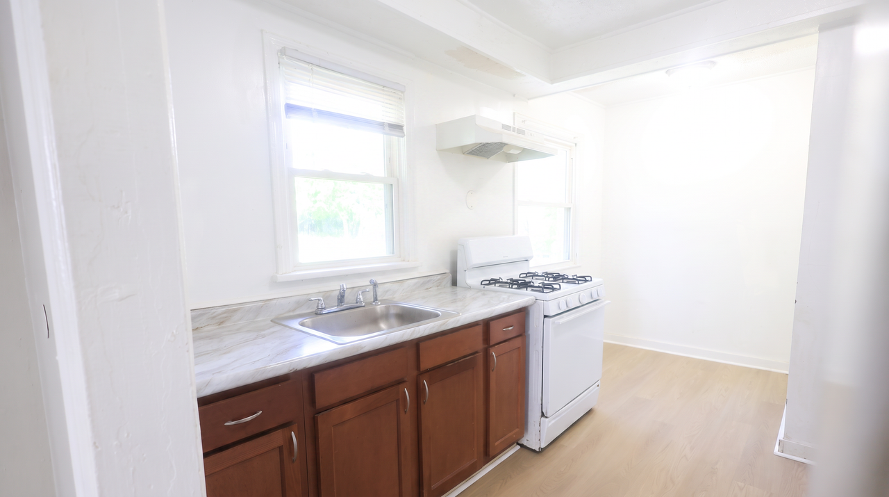 3365 E 147th St - Photo 6 of 26