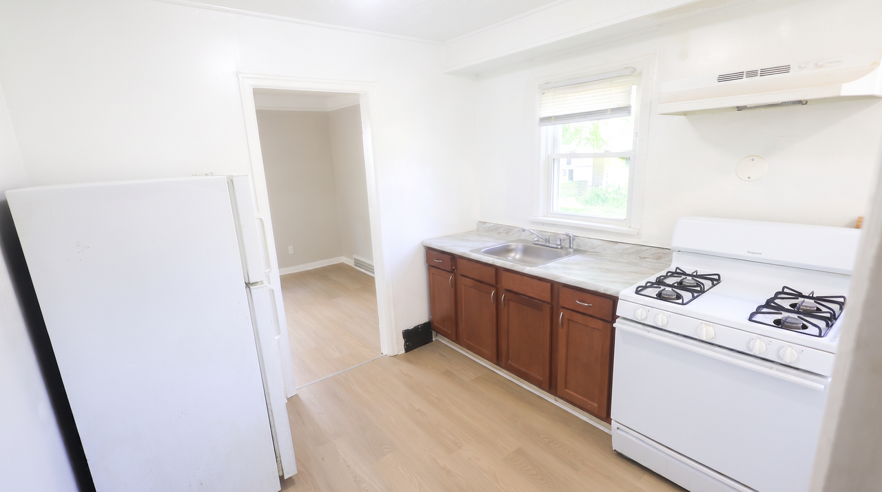3365 E 147th St - Photo 7 of 26