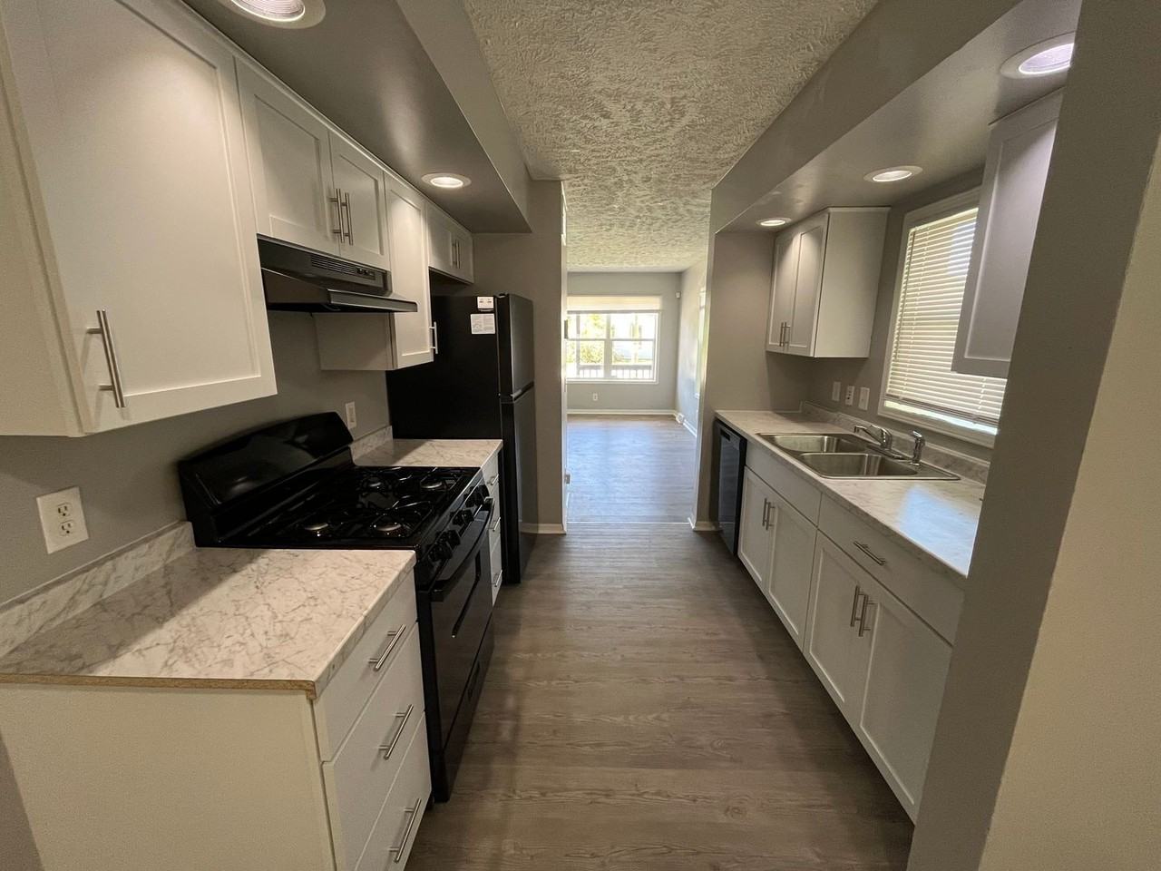 1070 S Yellow Springs St - Photo 5 of 15