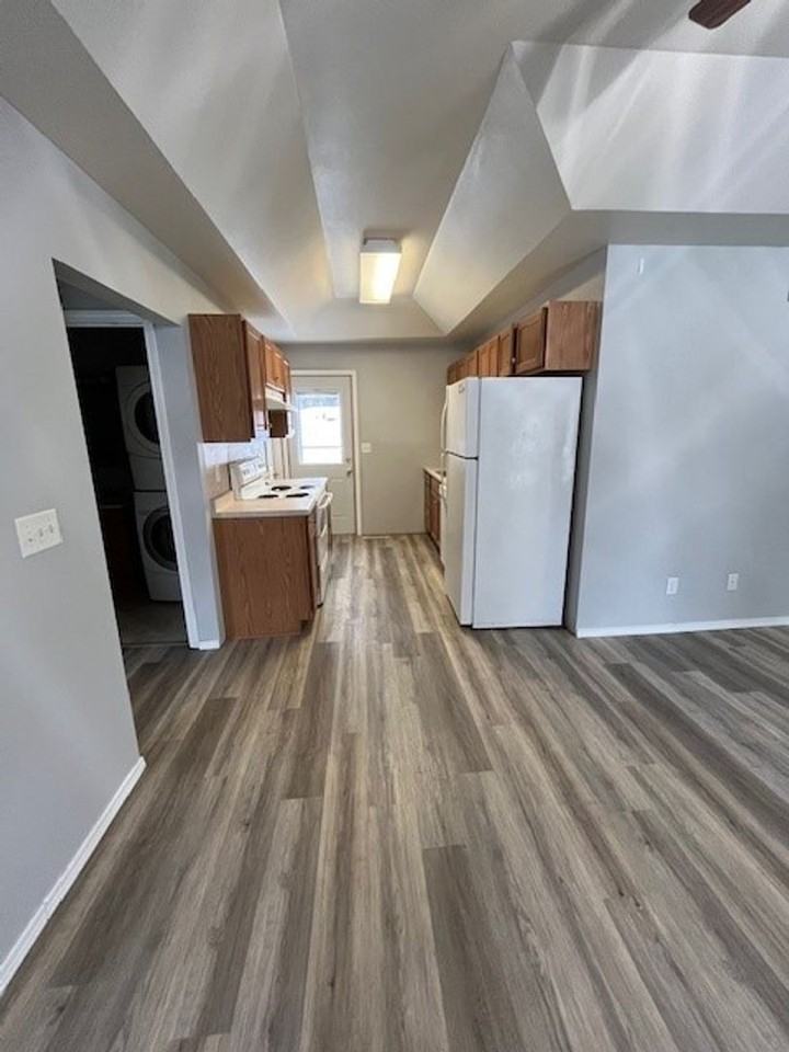 402 W Benton St - Photo 3 of 10