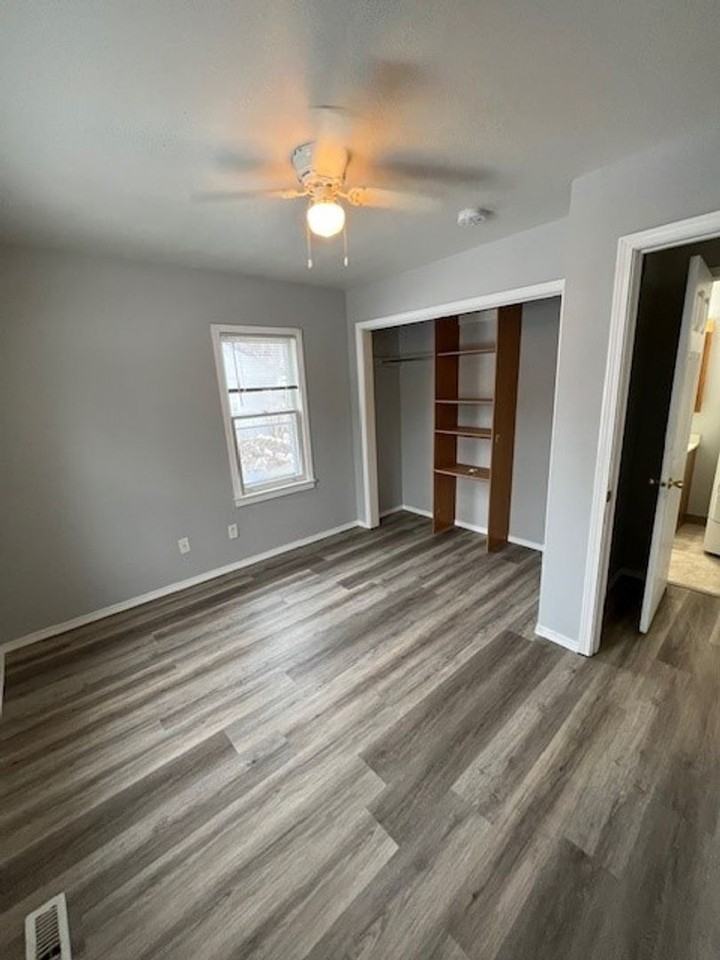 402 W Benton St - Photo 6 of 10