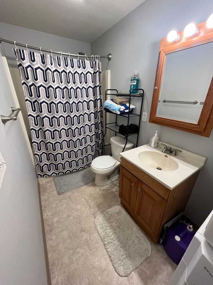 402 W Benton St - Photo 7 of 10