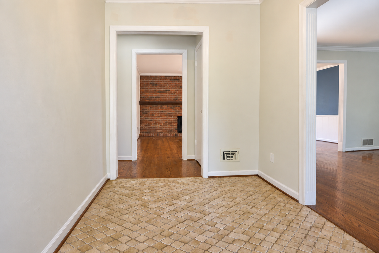 7504 Greenlawn Rd - Photo 2 of 28