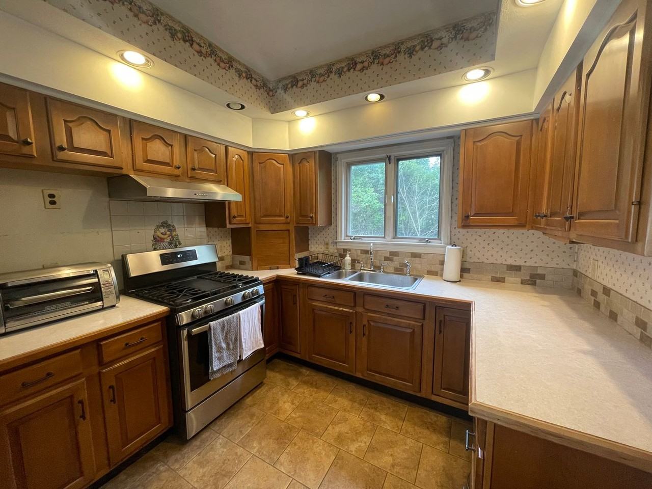 59 Kemp Ave - Photo 2 of 25