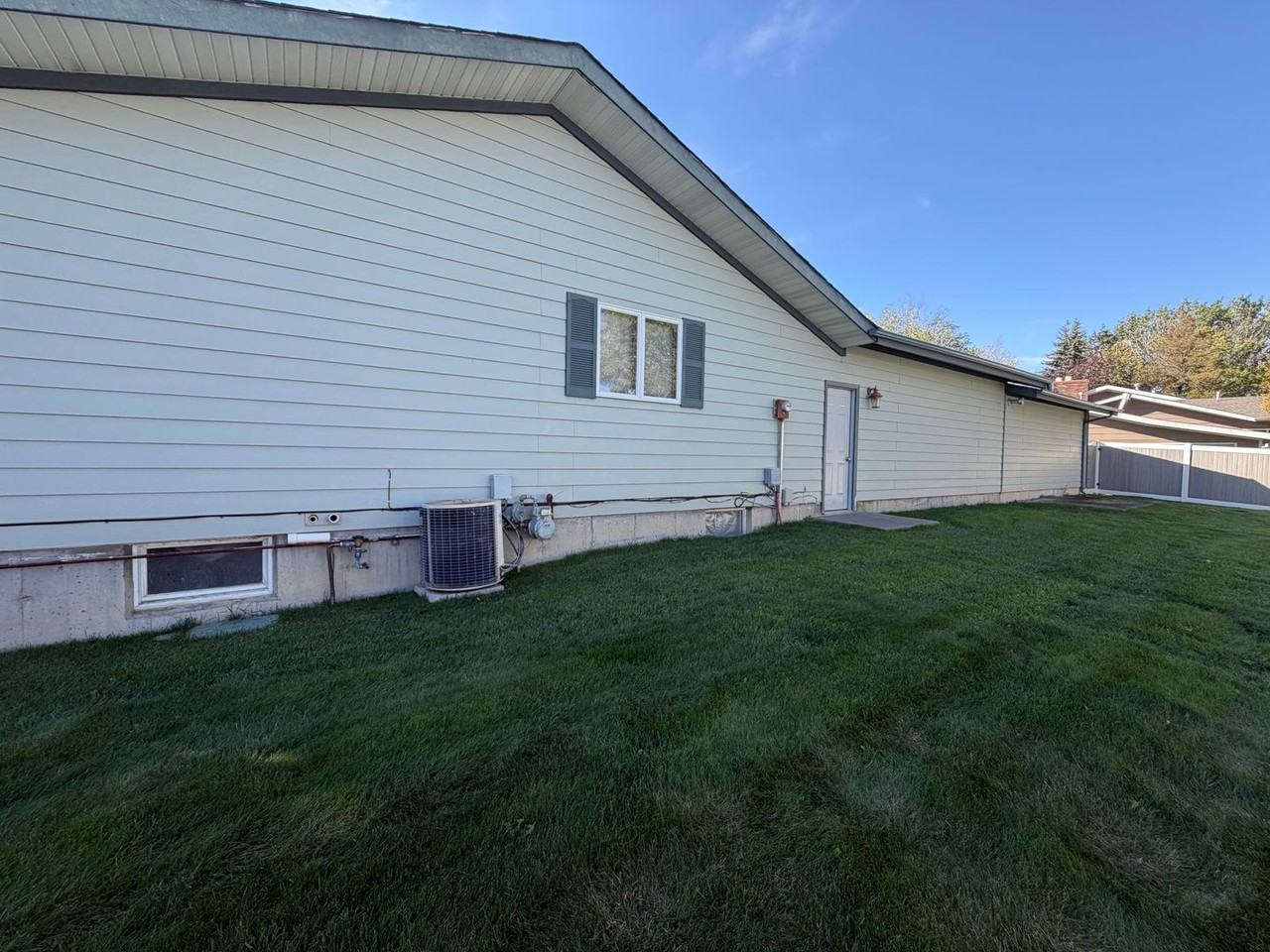 3413 Falcon Ct - Photo 5 of 28