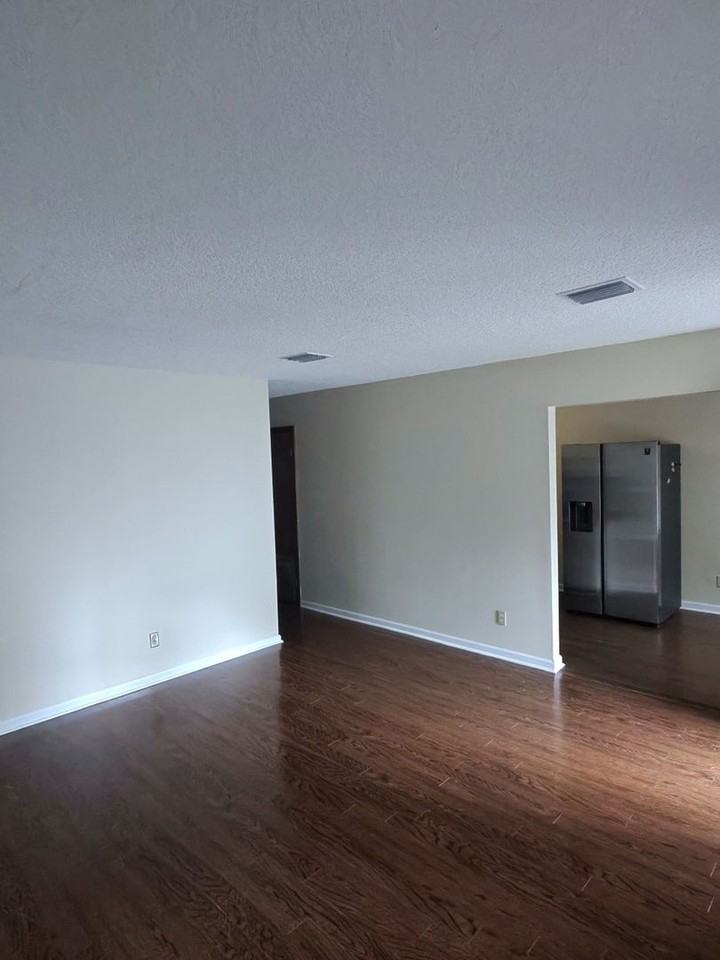 7325 Calvin St - Photo 5 of 14